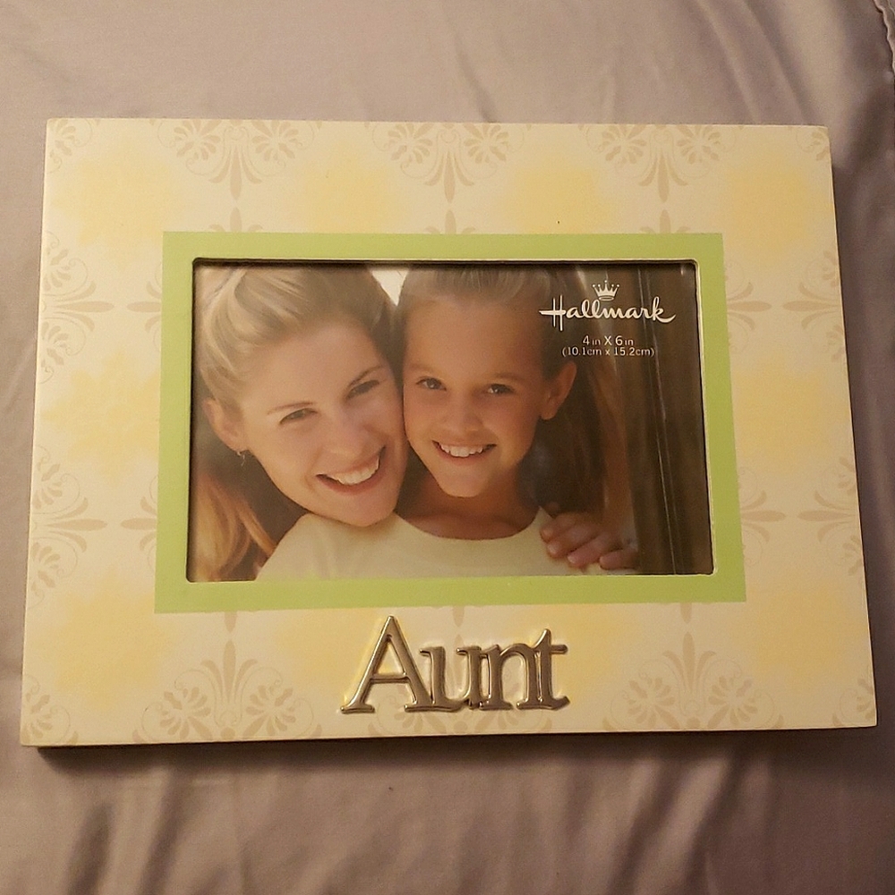 Hallmark Y2K Aunt Glass 4x6 Picture Frame Yellow Green